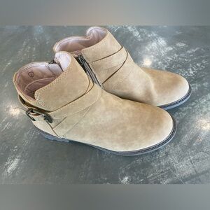 ZBY‎ Boots Size 4 Ankle Bootie Tan Suede Side Zip Casual Comfort Block Heels
